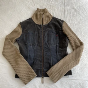 kofta?? - stickad kofta med jeansväst??? jättesnygg iaf 