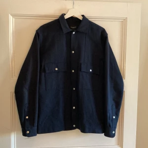 Jacka - Märke: Selected  Storlek: Medium   Använd en vår av mig, men har tyvärr växt ur den. 