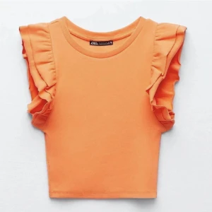 zara topp🧡 - suprsnygg zara topp i storlek m🌟🤍! passar ändå mig med xs/s jättebra, med bh! 