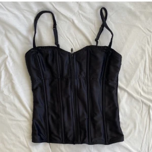 Topp - Snygg vintage korsett-topp i mycket bra skick.💗