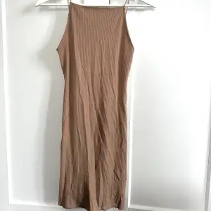 Beige/brun klänning från HM i storlek XS🤍