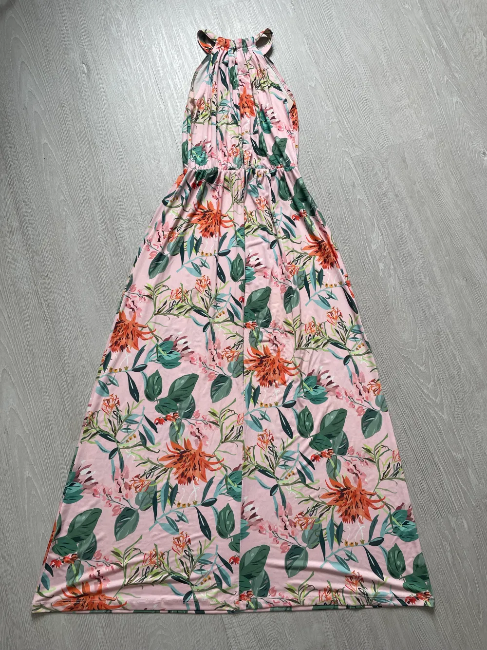 Blommig långklänning från märket Anna Field modell petite. Använd 1 gång. . Klänningar.