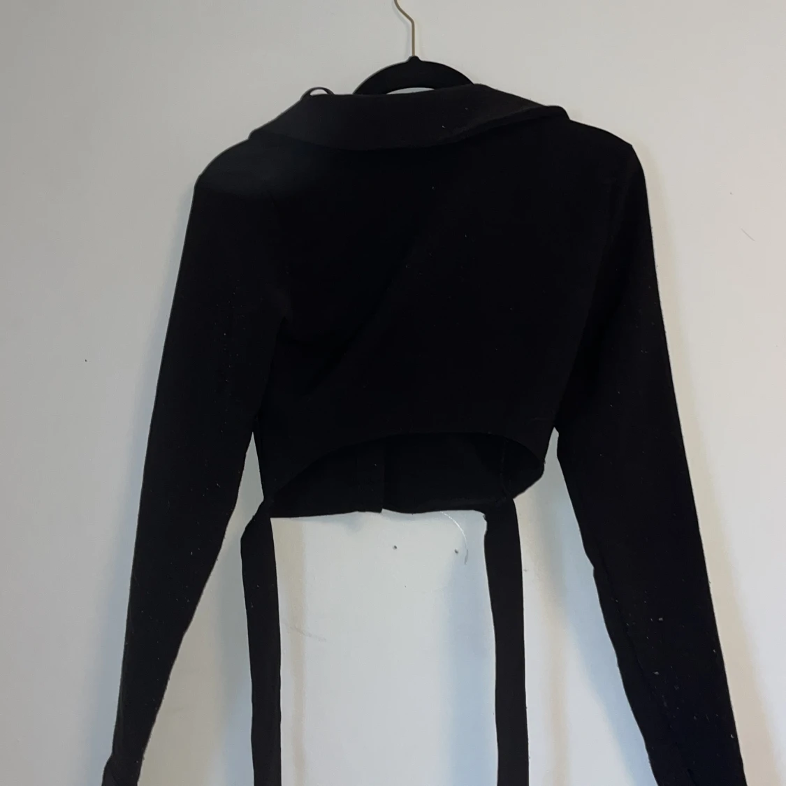 Svart blus med V krage  - 90