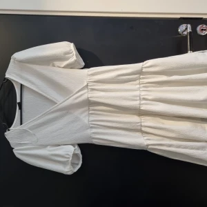 Klänning  - Säljer denna.. köpt för 750kr säljer för 350+frakt 