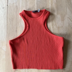 Croppat linne från ASOS - Croppat linne från ASOS, i strl EU34