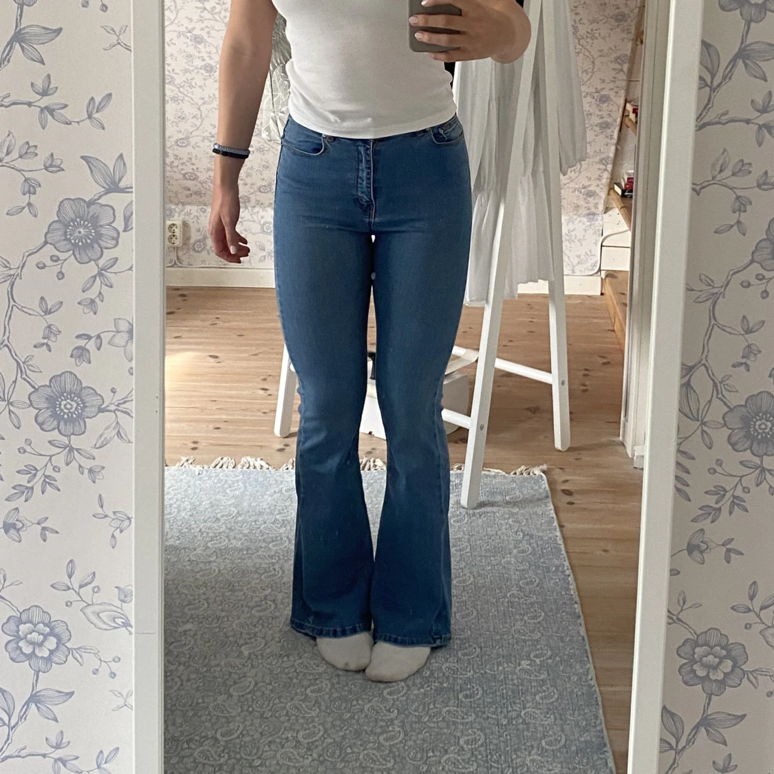 Utsvängda jeans från pull &bear - 90