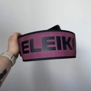 Lyftarbälte från Eleiko i  storlek L. Riktigt bra bälte men det har tyvärr blivit för stort för mig. Använd ca 6 månader men i mycket bra skick,nypris ca 700. 