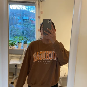 Sweatshirt  - Fin och skön sweatshirt med tryck från shein i storlek S❤️ Den är oversized och i bra skick🫶