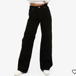 Svarta jeans - Säljer svarta jeans som inte används längre