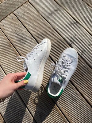 Adidas Stan Smith - Säljer mina Stan Smiths! Storlek 38 och använt men fint skick, därav så billiga! 