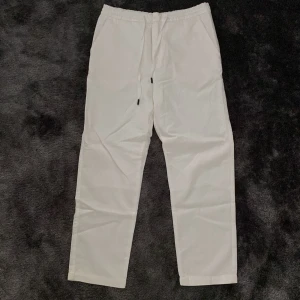 Thiger of Sweden linnebyxor - Säljer ett par sparsamt använda linnebyxor från Thiger of Sweden. Bra skick storlek 48