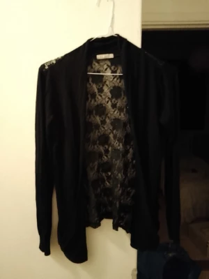 Toppar - Säljer alla för 100kr eller 50kr styck 