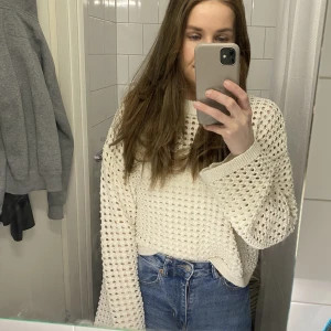 Stickad tröja  - Strl L för att få den lite större. Superfin men kommer tyvärr inte till användning. 