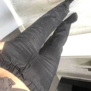 Linnebyxor Arket - Använda 1 gång men för små för mig tyvärr, storlek XS passar även S. Nypris på HM just nu är 599kr