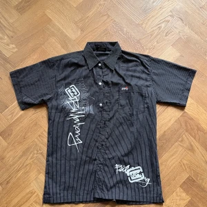 Billabong skjorta - Kortärmad skjorta från billabong. Bra skick, ganska tunn och nästan aldrig använd.