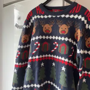 Säljer min ugly christmas sweater då den inte kommer till användning❤️ Storlek S! Hör av dig vid frågor!🌟💕