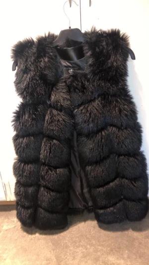 Päls väst - Päls väst, Storlek M, Inte använd så mycket, Bra skick, Falsk päls