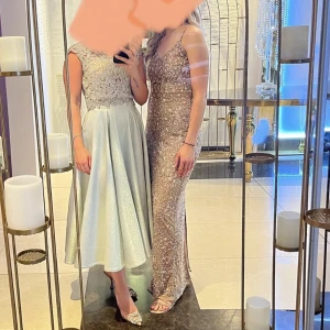 Festklänning / Balklänning  - Glittrig, ljusrosa  Använd en gång 