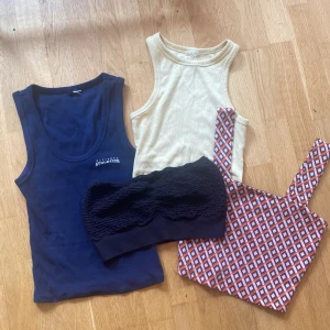 fyra stycken toppar - säljer fyra fina toppar till ett paket pris:) alla är i fint skick och xs-s