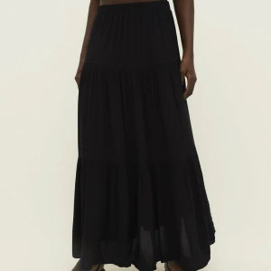 Kjol från Stradivarius - Säljer denna populära kjol från Stradivarius då jag har flera storlekar! 