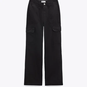 Cargo pants - Säljer mina cargo pants i storlek 36 från zara. I bra skick