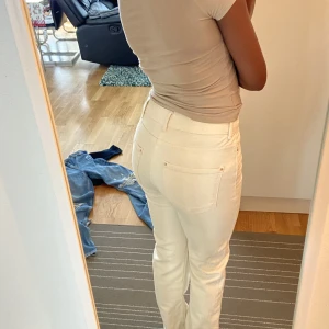 Zara jeans - Zara jeans topp skick! Aldrig riktigt använda utan bara påprovade.  Superskönt och fina! Säljer eftersom jag köpt ett annat par.  Är i storlek 38💕 