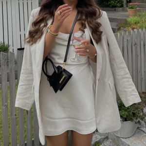 Moa Mattsson x NA-KD - Säljer detta superfina set men kan även sälja plaggen separat!   250kr för kjolen (storlek 32) och 200kr för toppen (storlek 34), annars är det 350kr för båda plaggen🩷