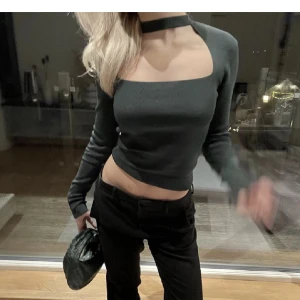 Grön topp zara - Snygg grön topp ifrån zara med choker, bra skick