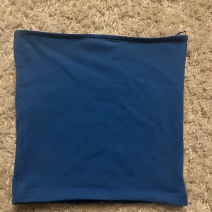 Tubtopp - Jättefin blå tubtopp från zara, bra skick och perfekt nu i sommar. Härlig färg! Skriv för fler frågor💕