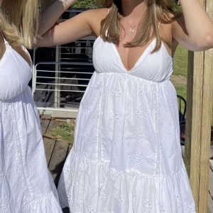 Zara klänning  - Jätte fin zara klänning som endast används några gånger!💗