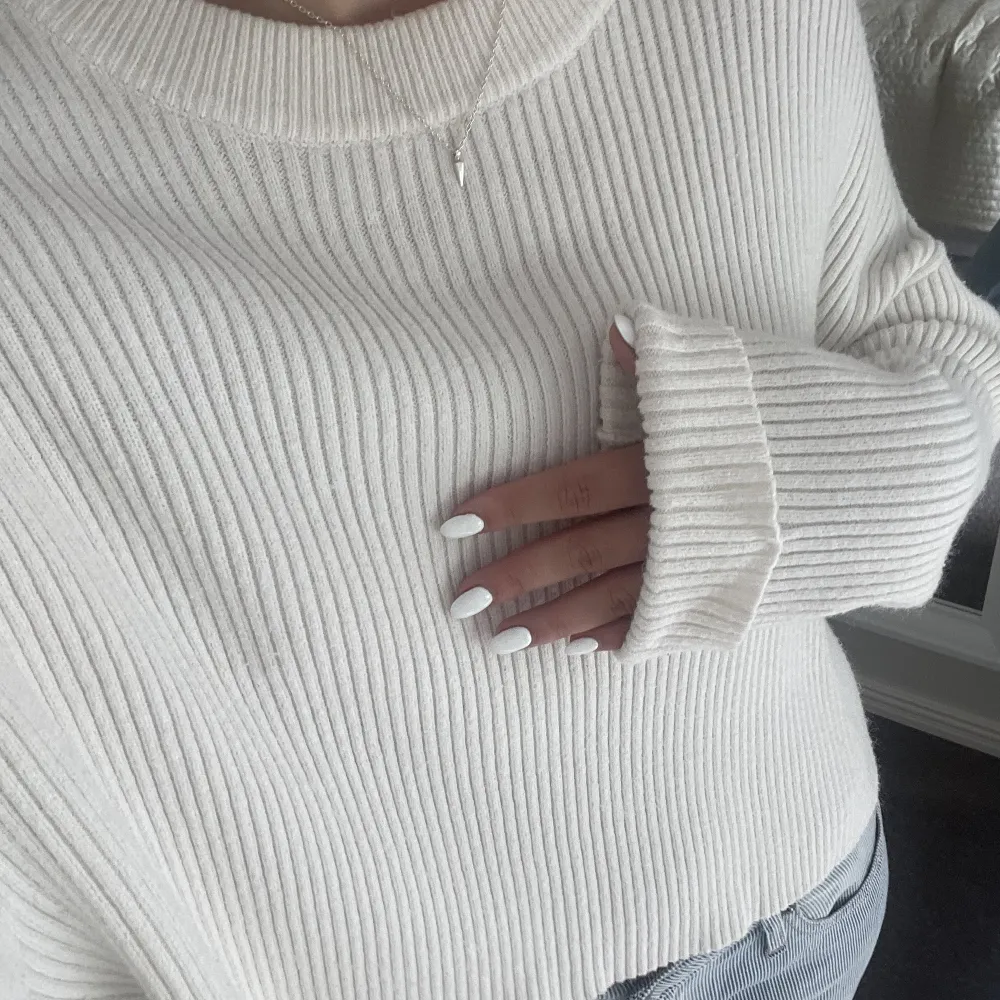 Såååå fin stickad tröja från bikbok 💗💗💗. Neuleet.
