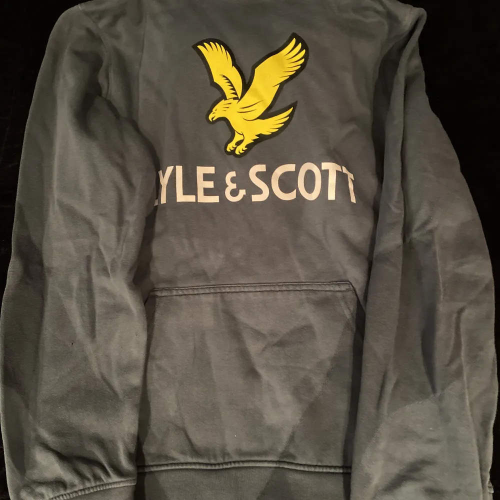 Lyle&scott hoodie har inte använts mycket. . Hoodies.