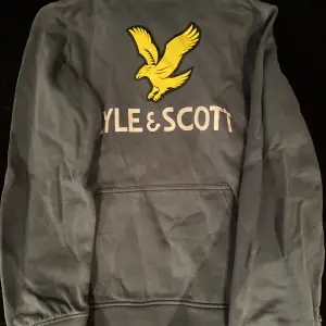 Lyle&scott hoodie har inte använts mycket. 