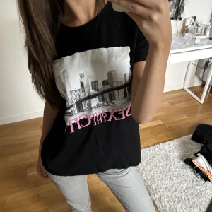 T shirt m tryck - Jättenajs tröja med fint tryck