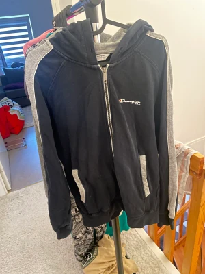 Hoodie champion  - Hoodie från champion, liten storlek M