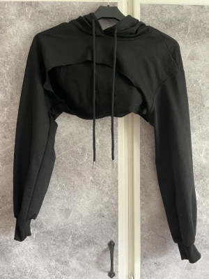 Hoodie - En svart hoodie från shein