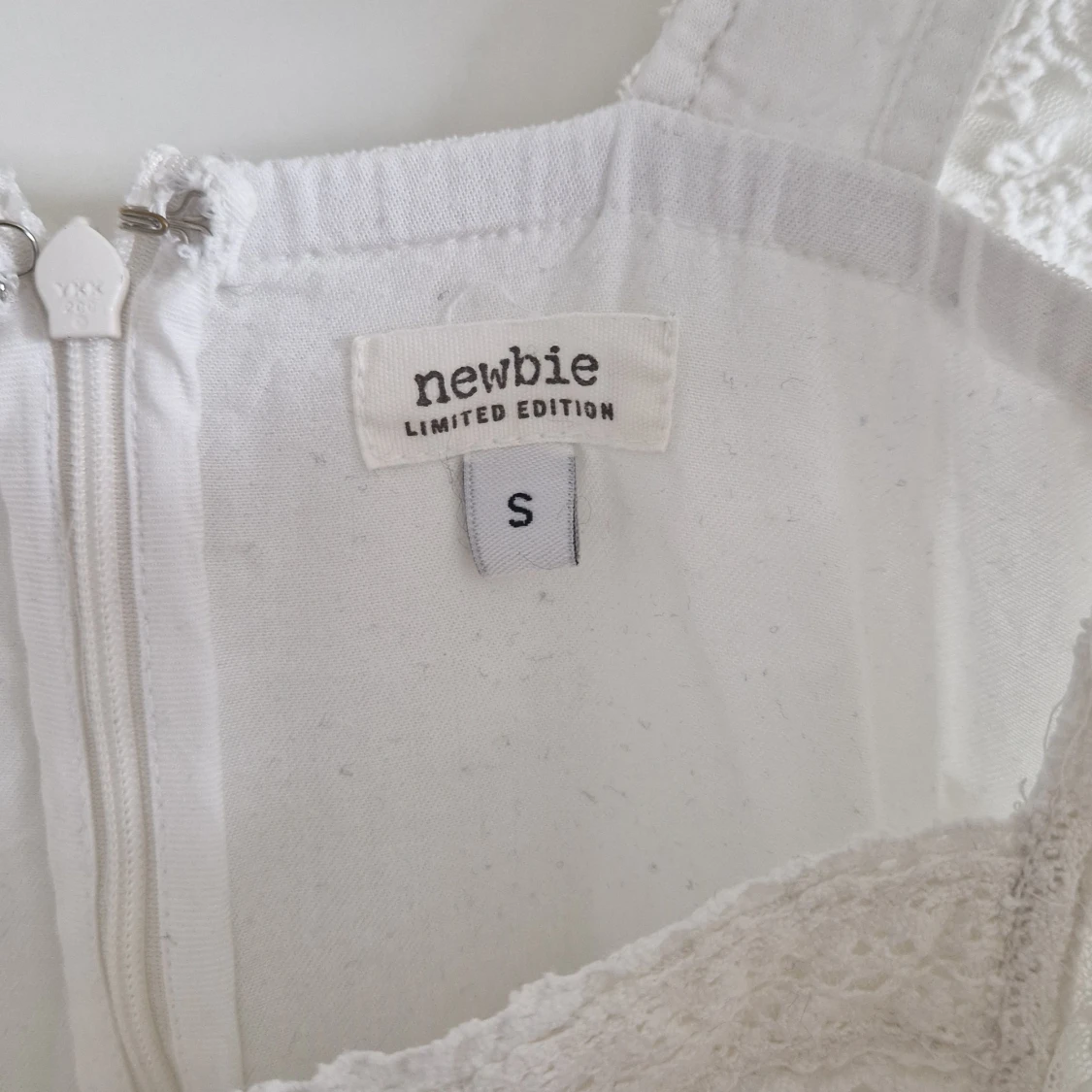 Vit klänning från newbie  - 90