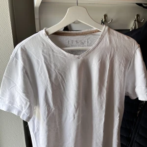T shirt - Skick efter bild