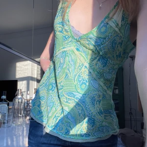 Cool topp! - Supercool turkos topp/linne som tyvärr är en aning för stort på mig🌊Perfekt nu till sommaren☀️ Inga defekter💫