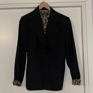 Dolce & Gabbana kavaj  - 10/10 skick. Nypris runt 25 000:- 