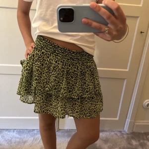 Kjol - Grön kjol med leopardmönster💚