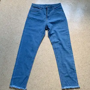 Nya, ljusblåa jeans från lindex