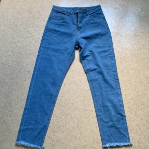 Helt oanvända mom jeans - Nya, ljusblåa jeans från lindex