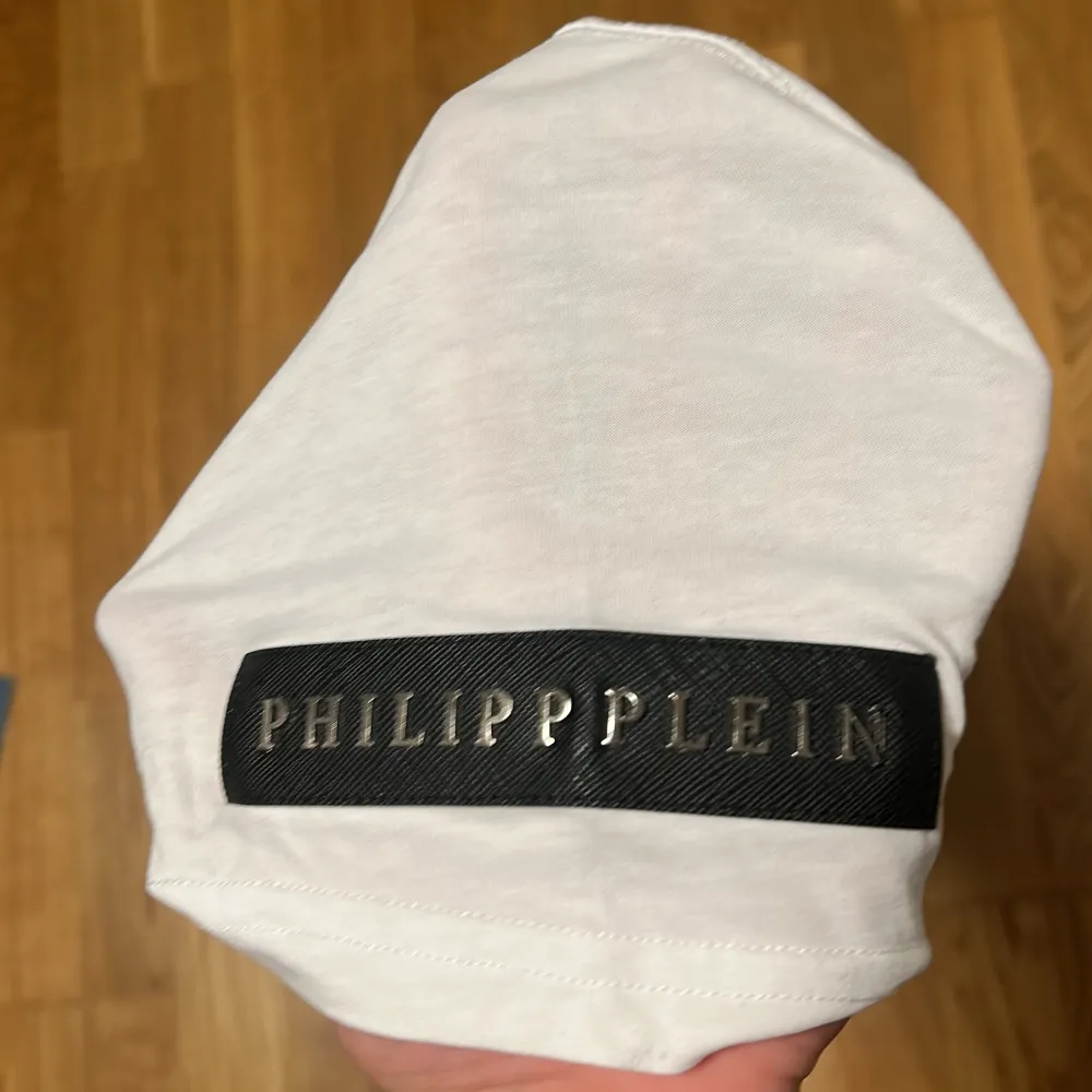 Philipp plein T-shirt en riktigt fin 1/1 Replika med bra kvalité. T-shirts.
