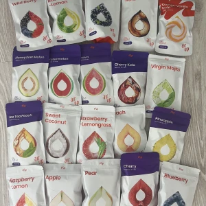 säljer airup smakpoddar - Jag har typ alla smaker, säljer då jag har för mycket hemma ❤️❤️ priset på hemsidan är 99kr och jag säljer en påse med 3 poddar i för 40! 