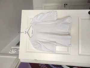 Tshirt - Finns i Frölunda alt skickas  Bra använt skick (Hund och katt finns i hemmet)