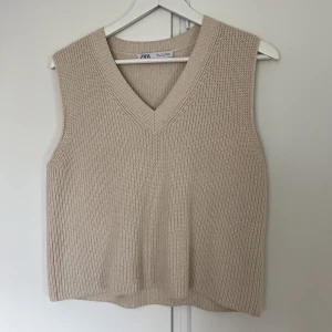 Stickad väst - Gott skick!