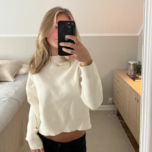 Vit tröja - Lite nopprig annars bra skick! Storlek xs/s💕