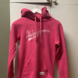 Rosa härlig peakperformens hoodie 