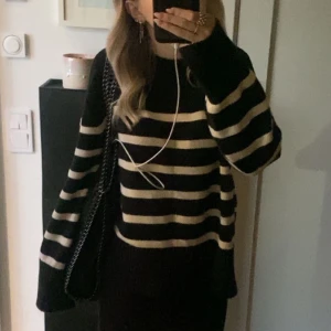 stickad randig tröja!! - säljer min randiga stickade tröja från gina då den inte används!! 💓💓